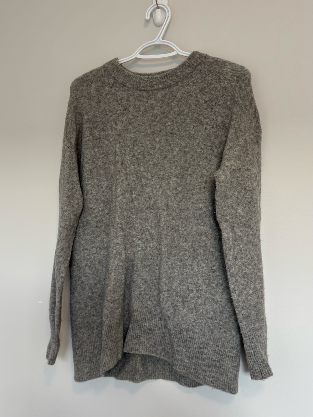 Aritzia the group by babaton
merino wool yak blend crewneck